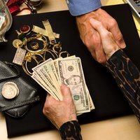 Turn Your Treasures into Holiday Cash: Sell Jewelry Near You